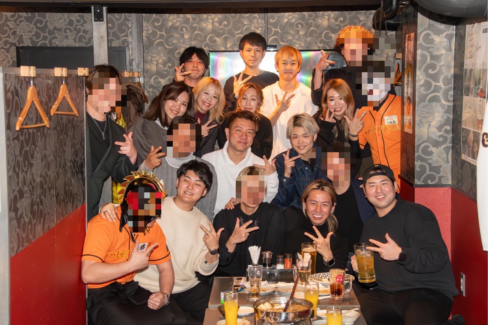 京極琉様御一行と弊社メンバーが交流の場で撮影した集合写真。世代や分野を越えた対話の一場面