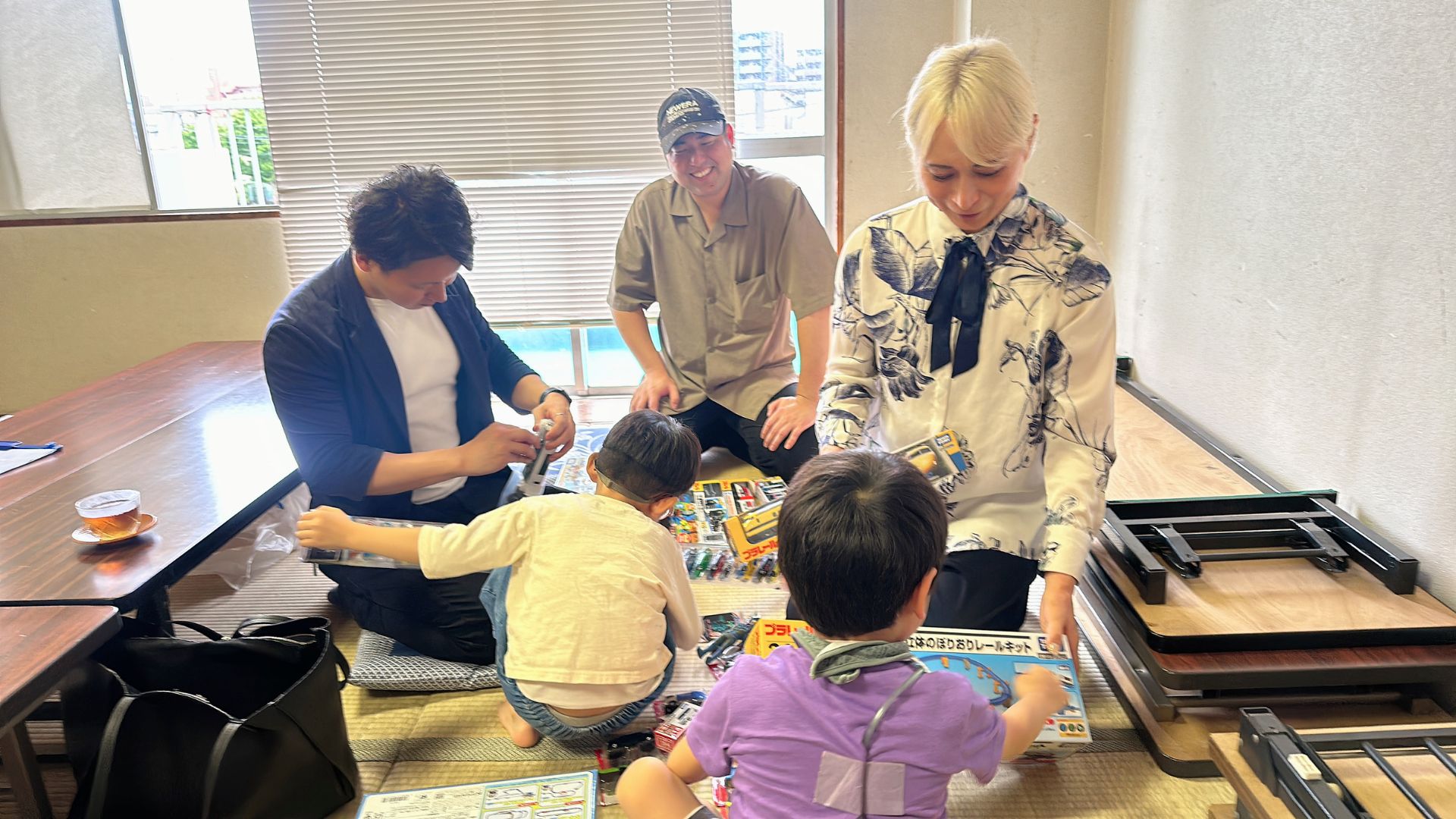 おもちゃを届ける様子